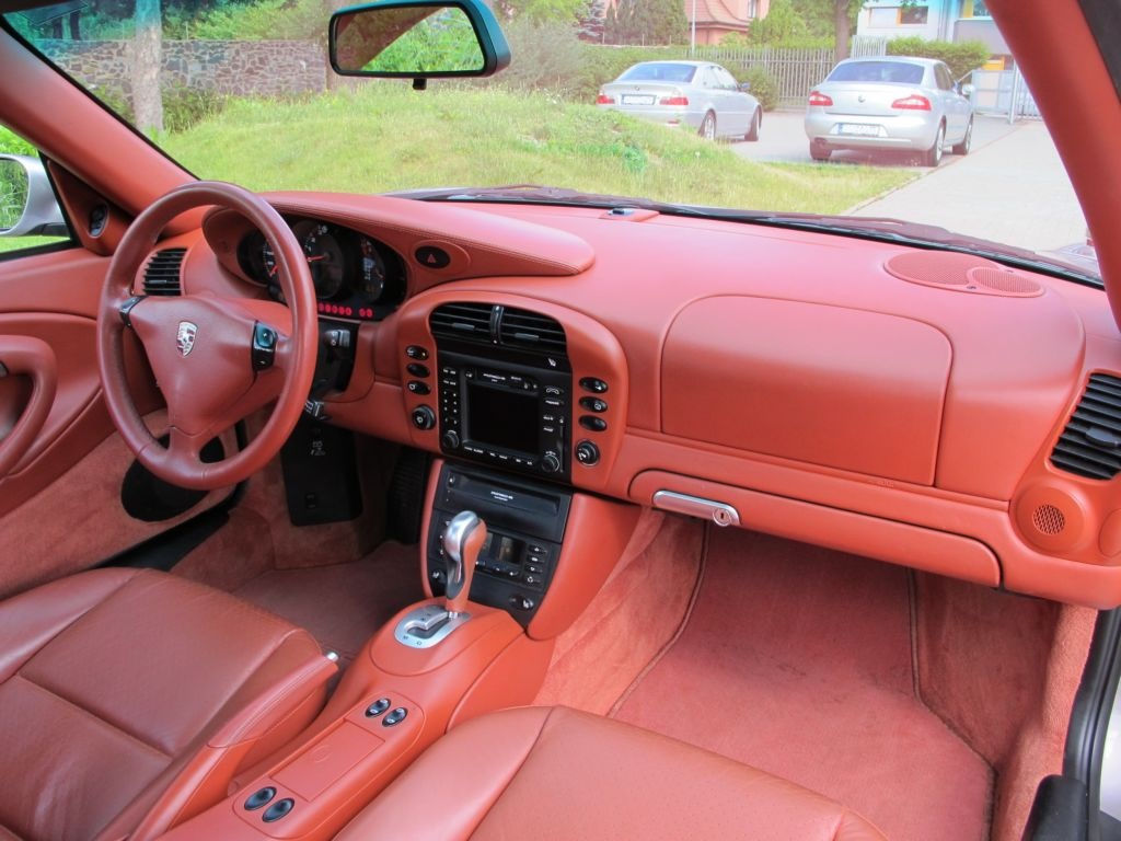 left hand drive PORSCHE 911 996 (01/03/2002) -  